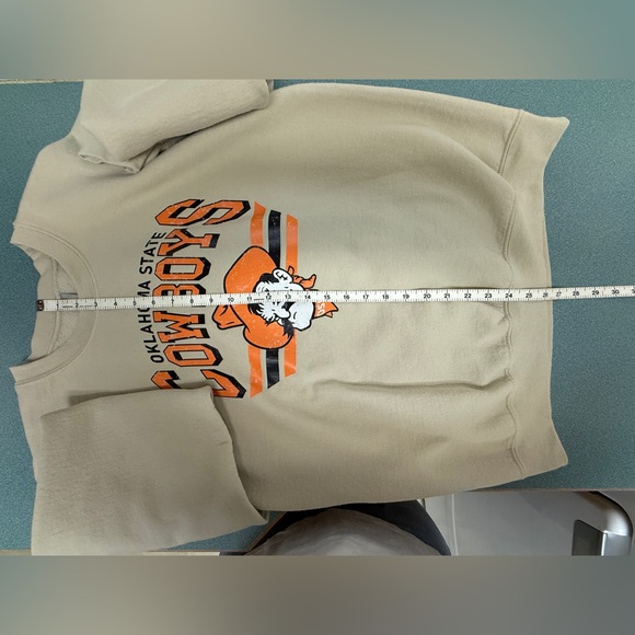 OSU Cowboys Beige Crewneck Sweatshirt Women’s Large - Picture 6 of 6